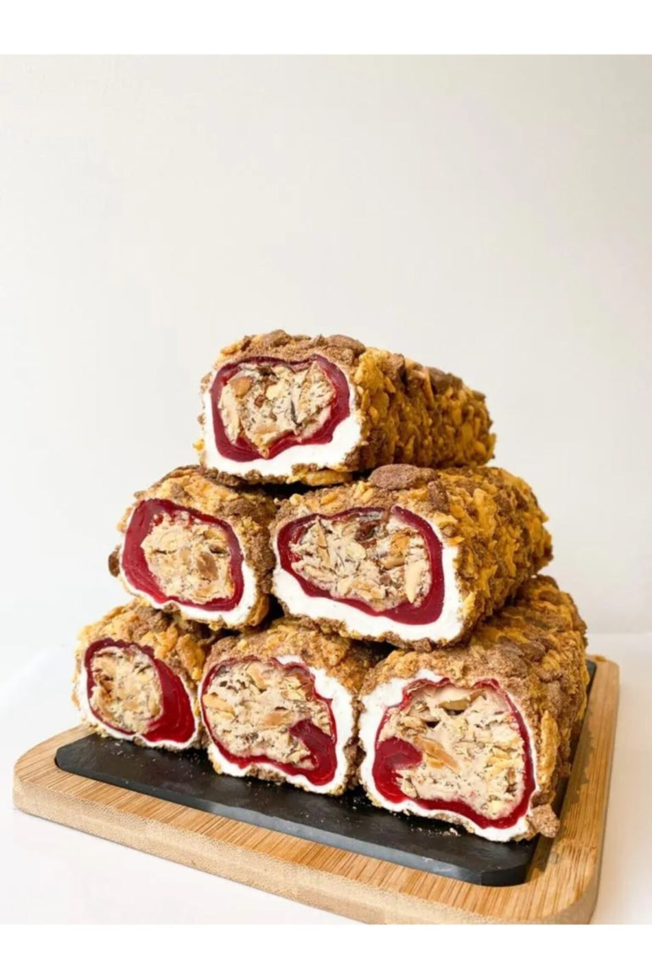 Sekerci caferzade Strawberry Flavored Flavored Almond Hazelnut Cream Sultan Style Rolled Turkish Delight 1 kg - MALLTURK