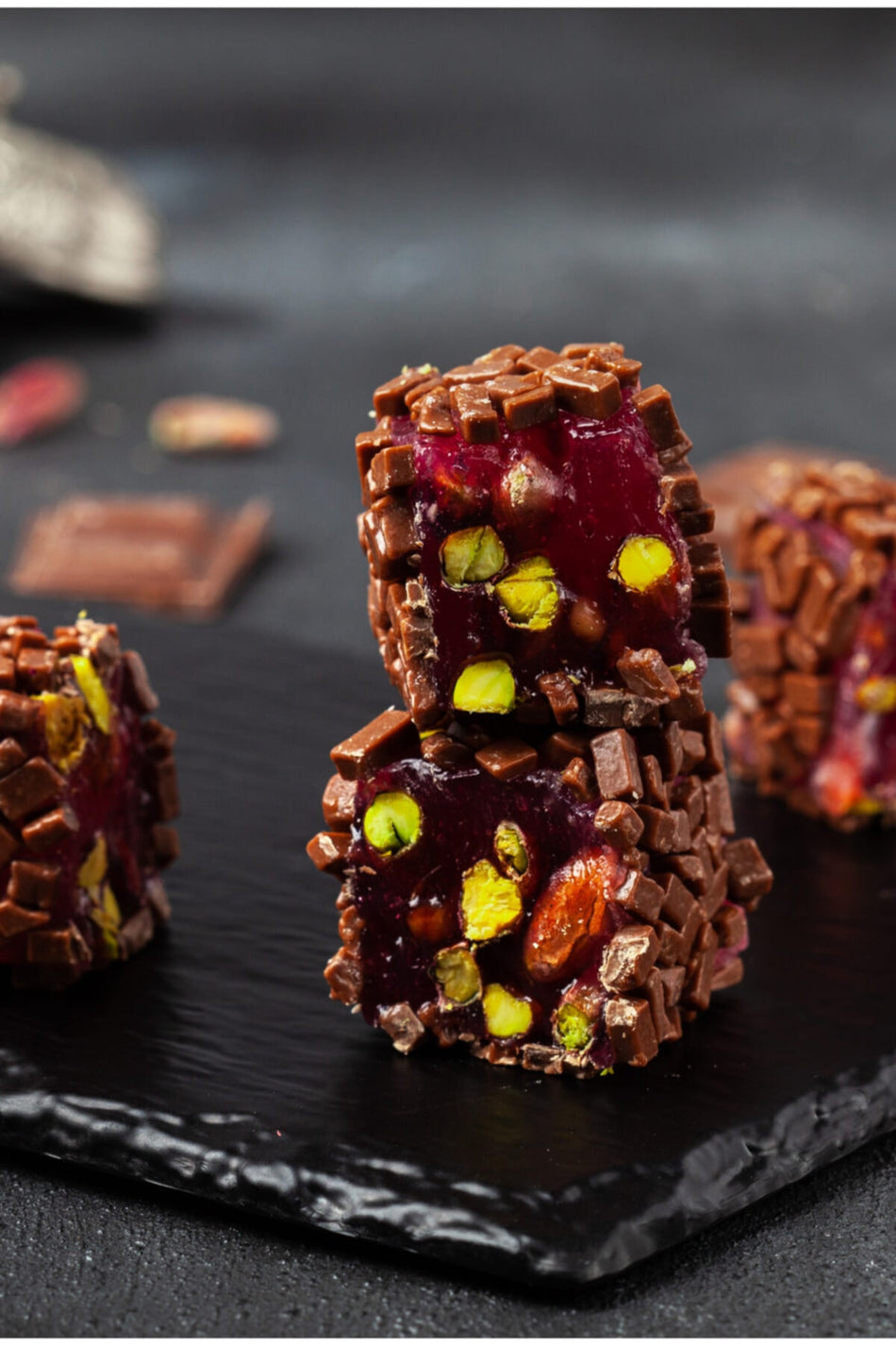 Husrevzade cikolata Coated Pistachio Pomegranate Flavored 450 g