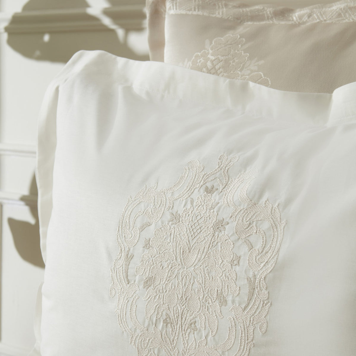 Karaca Home Tuğba Double 8-Piece Embroidered Plain Pattern Gold Color Bridal Set 200x220 cm - MALLTURK