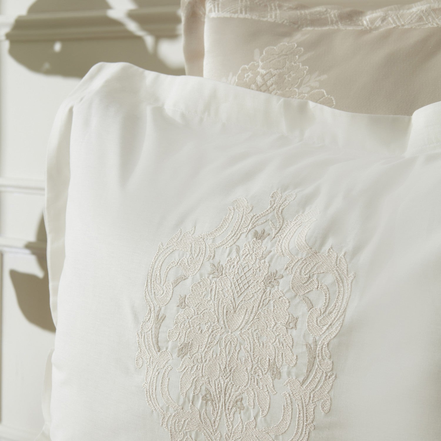 Karaca Home Tuğba Double 8-Piece Embroidered Plain Pattern Gold Color Bridal Set 200x220 cm - MALLTURK