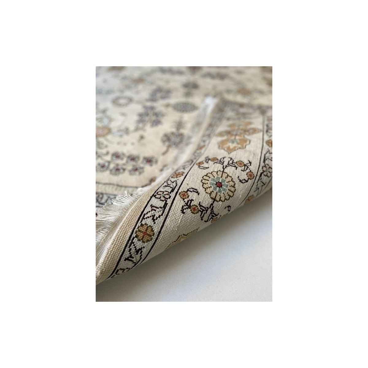 Sirvan Hali Hand-Woven Silk Rug 120 x 180 - MALLTURK