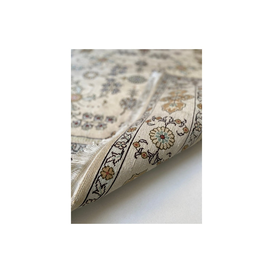 Sirvan Hali Hand-Woven Silk Rug 120 x 180 - MALLTURK