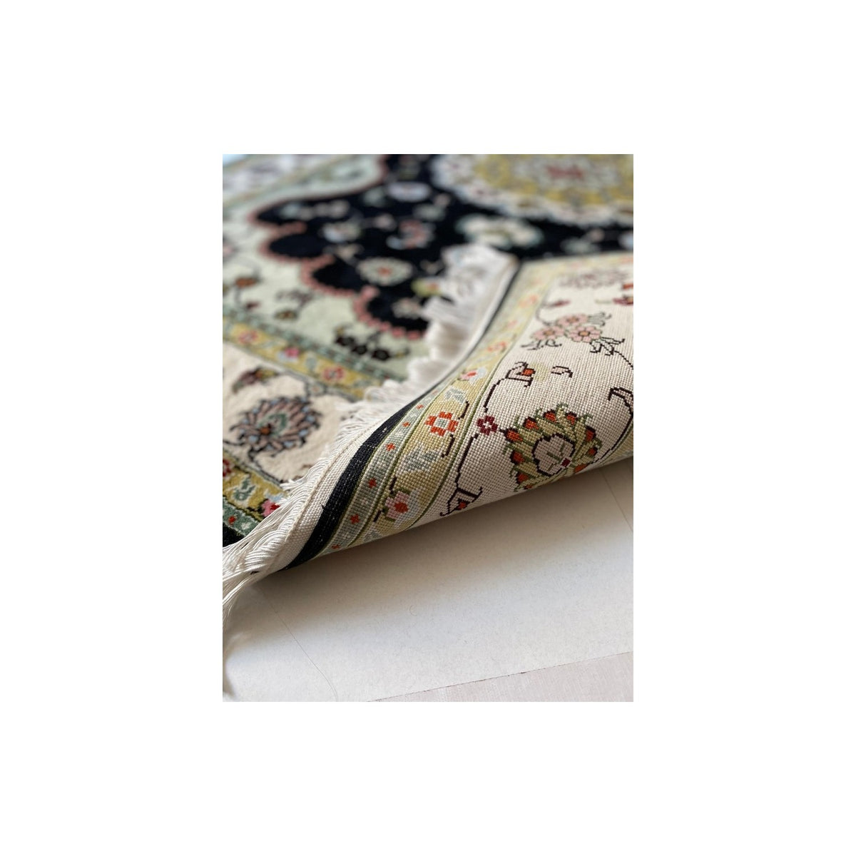 Sirvan Hali Hand-Woven Silk Rug 123 x 180 cm - MALLTURK