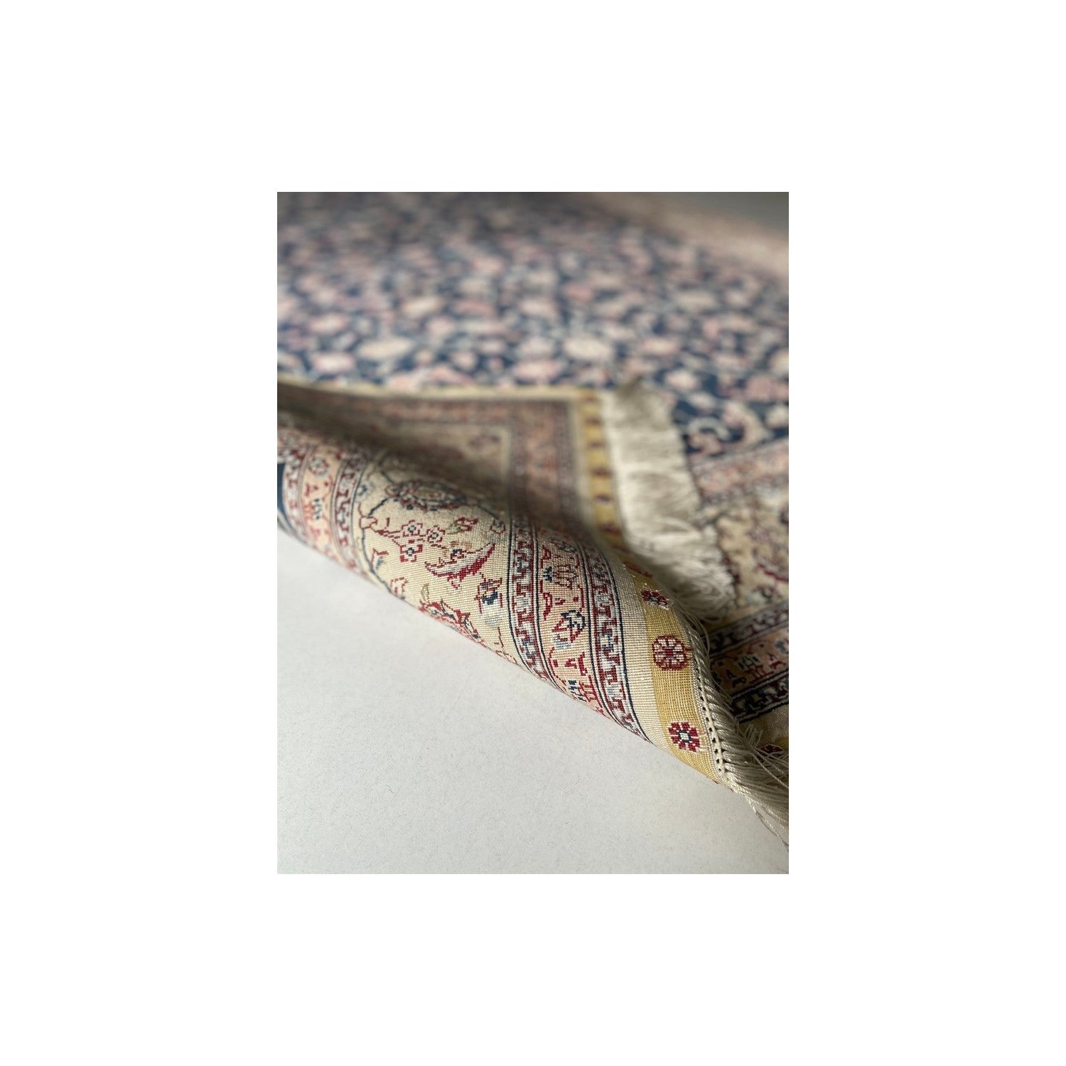 Sirvan Hali Hand-Woven Silk Rug 123 x 184 cm - MALLTURK