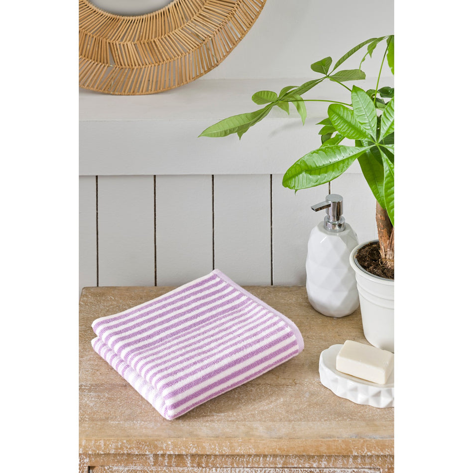 The Ozdilek Lined 45x90 cm Cotton Hand and Face Towel in Lilac offers comfortable use.