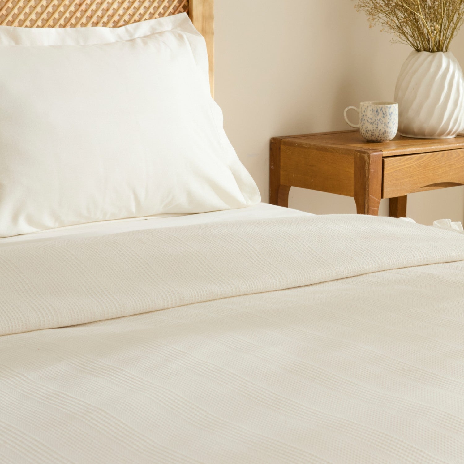 Karaca Home Maye 100% Cotton Ruffled Single Quilted Blanket White - MALLTURK