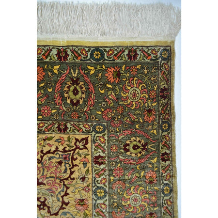 Kilim Co. Pure Silk Hand-Woven Medallion Pattern Hereke Rug 106X164 cm - MALLTURK