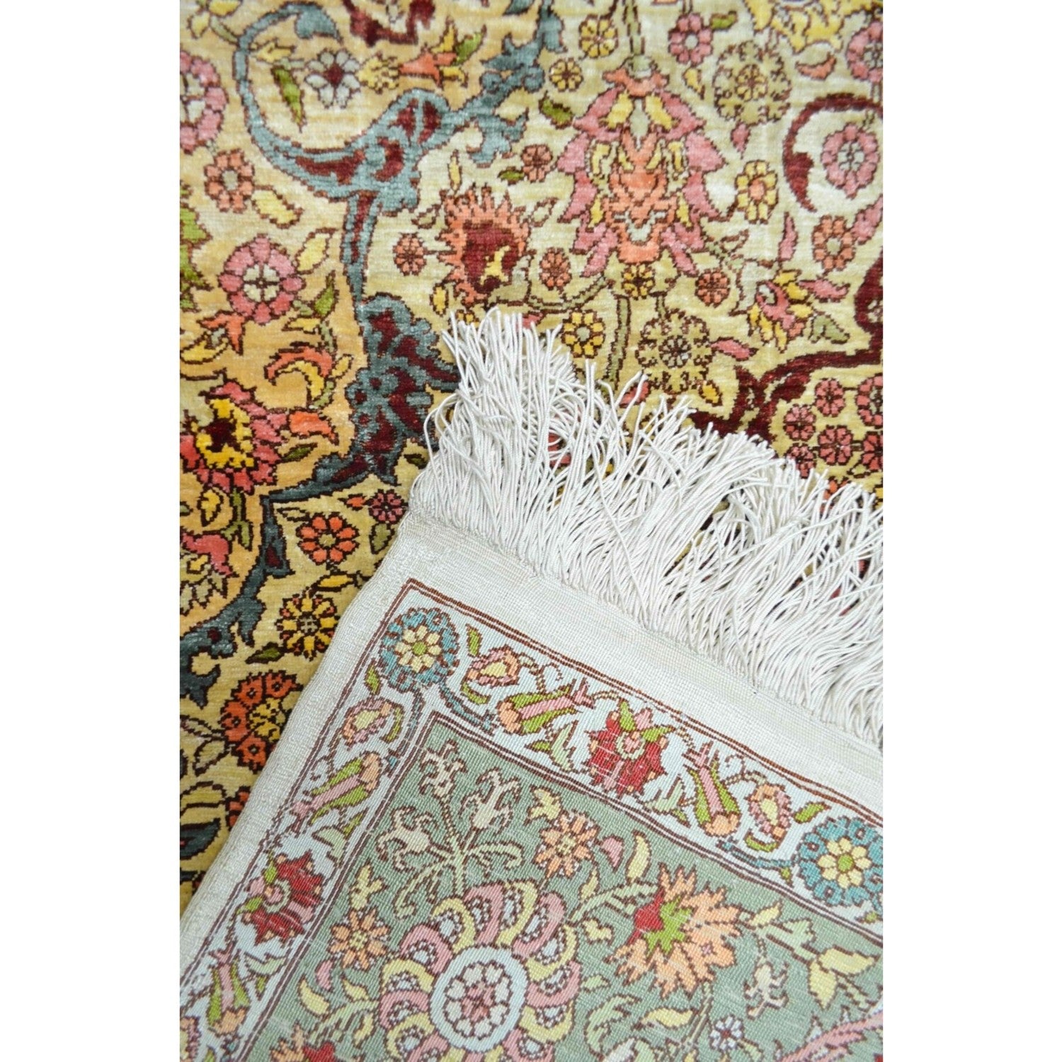 Kilim Co. Pure Silk Hand-Woven Medallion Pattern Hereke Rug 106X164 cm - MALLTURK
