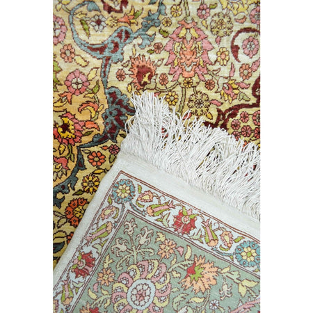 Kilim Co. Pure Silk Hand-Woven Medallion Pattern Hereke Rug 106X164 cm - MALLTURK