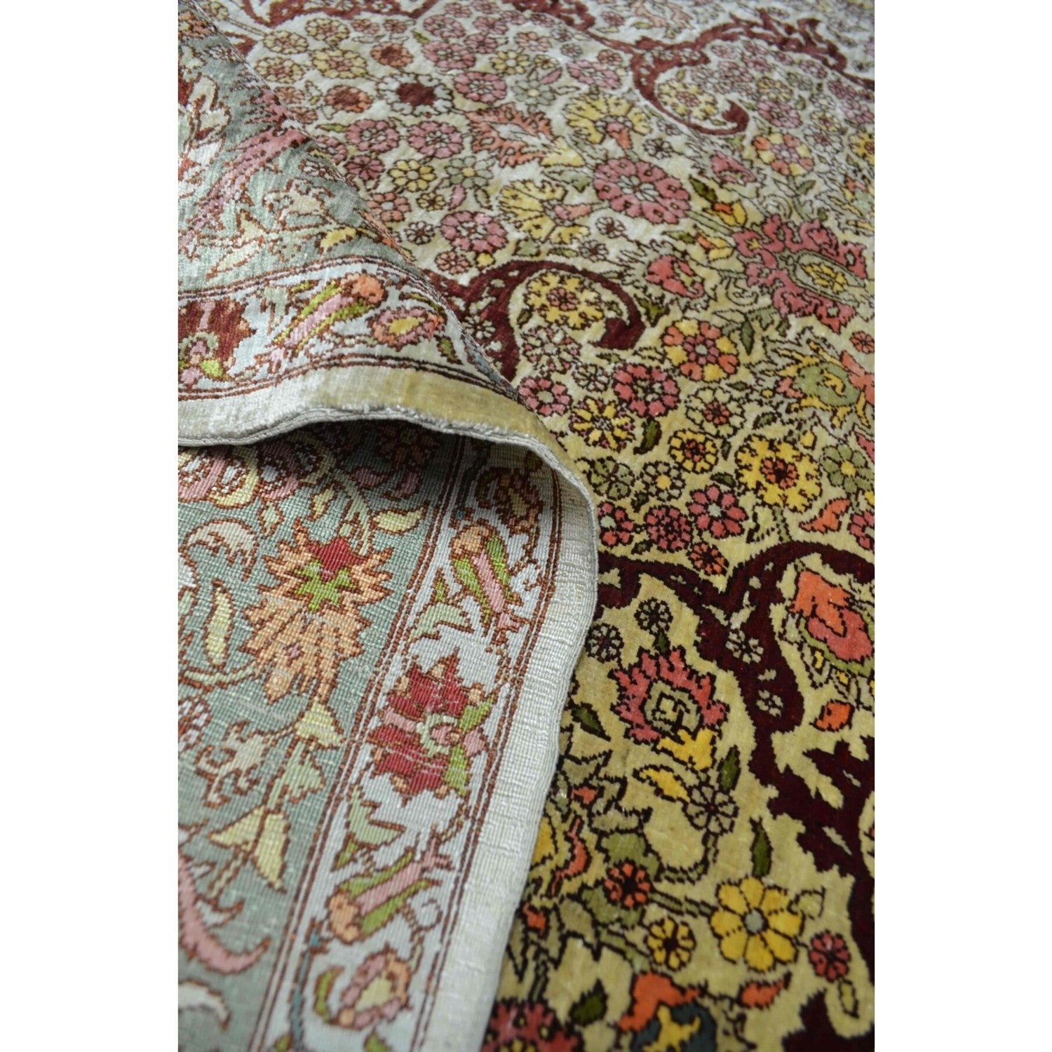 Kilim Co. Pure Silk Hand-Woven Medallion Pattern Hereke Rug 106X164 cm - MALLTURK
