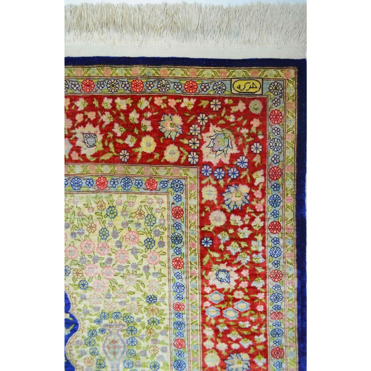 Kilim Co. Pure Silk Hand-Woven Cesmi Bulbul Pattern Hereke Rug 108X164 cm - MALLTURK