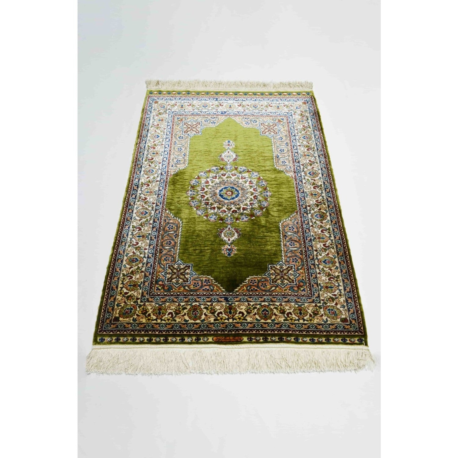 Kilim Co. Pure Silk Hand-Woven Yesil Renk Central Medallion Pattern Hereke Rug 76X110 cm - MALLTURK