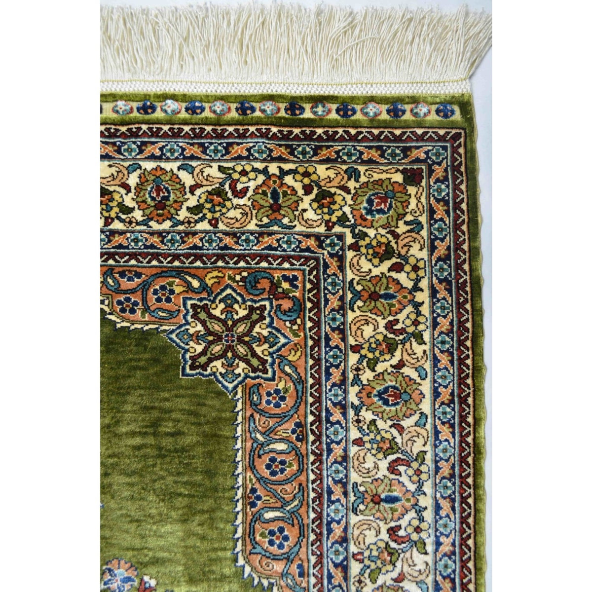 Kilim Co. Pure Silk Hand-Woven Yesil Renk Central Medallion Pattern Hereke Rug 76X110 cm - MALLTURK