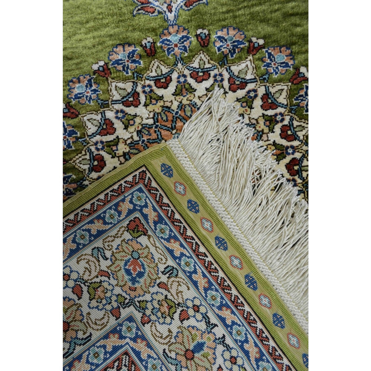 Kilim Co. Pure Silk Hand-Woven Yesil Renk Central Medallion Pattern Hereke Rug 76X110 cm - MALLTURK