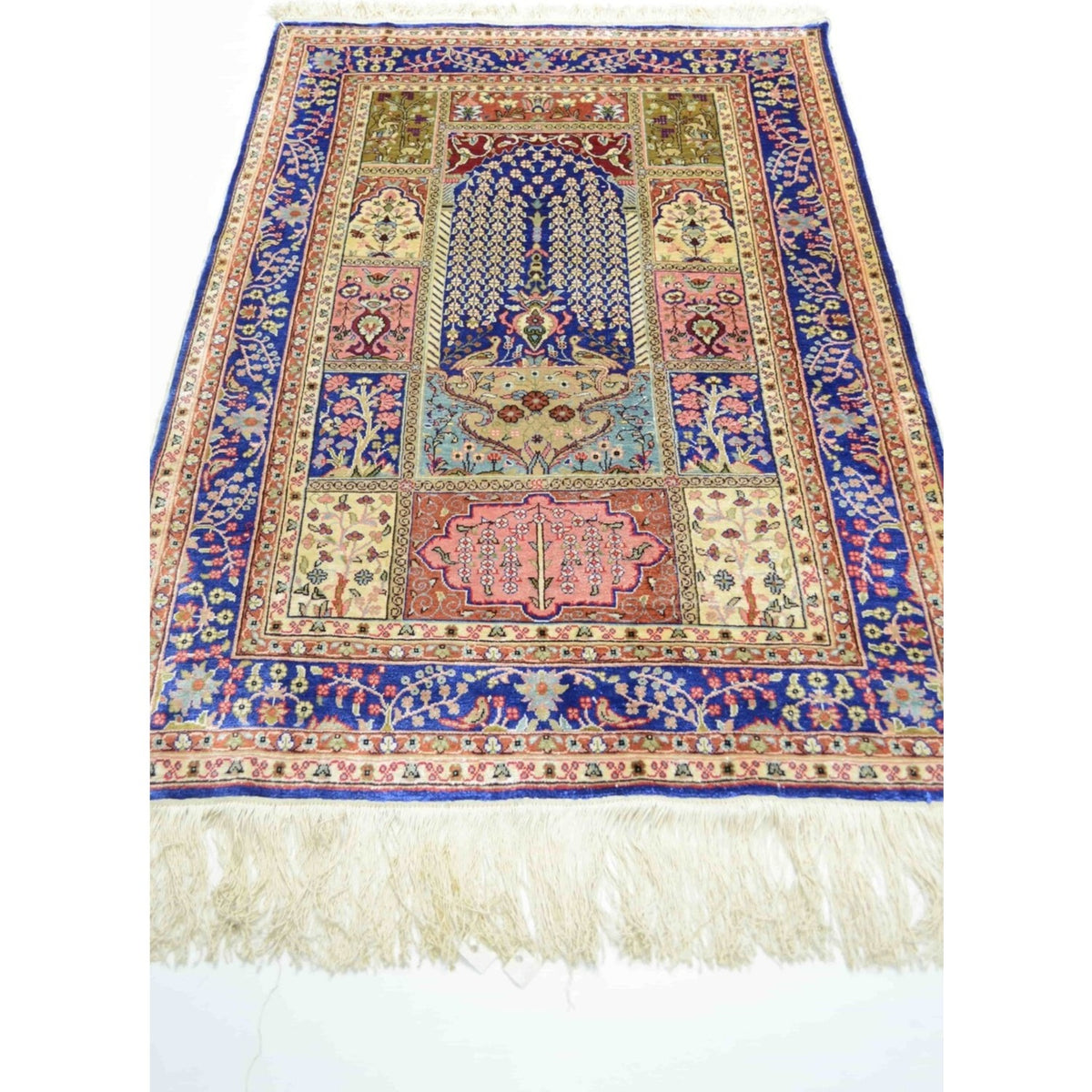 Kilim Co. Pure Silk Hand-Woven Medallion Pattern Kayseri Rug - MALLTURK