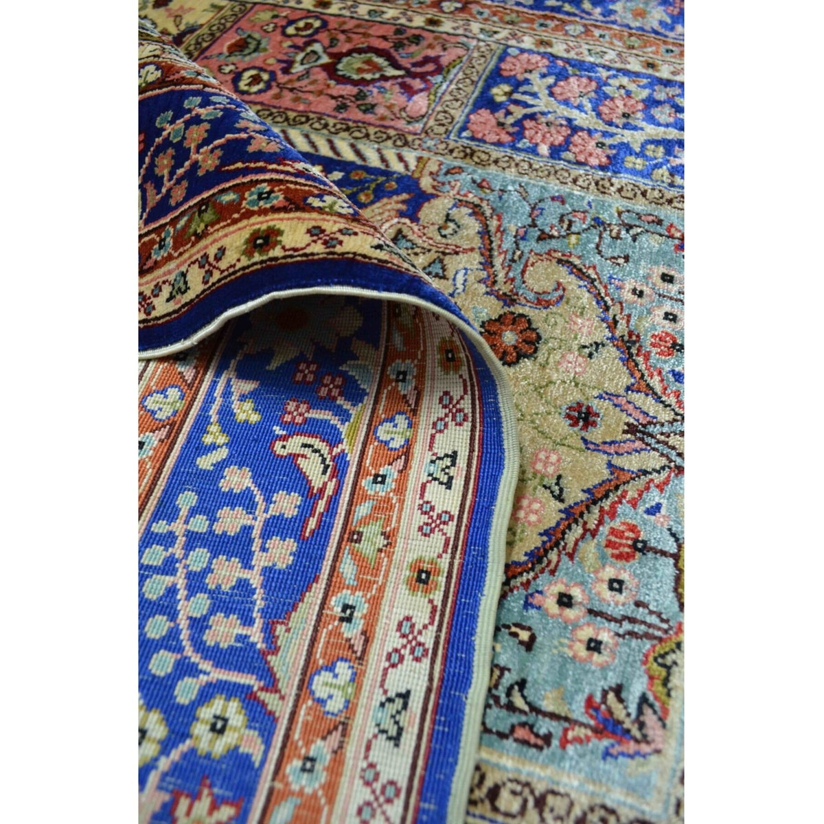 Kilim Co. Pure Silk Hand-Woven Medallion Pattern Kayseri Rug - MALLTURK