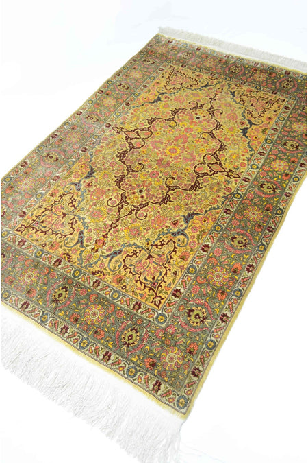 Handmade Pure Silk Hand-Woven Medallion Design Hereke Rug 106x164 cm (1.74 m2)