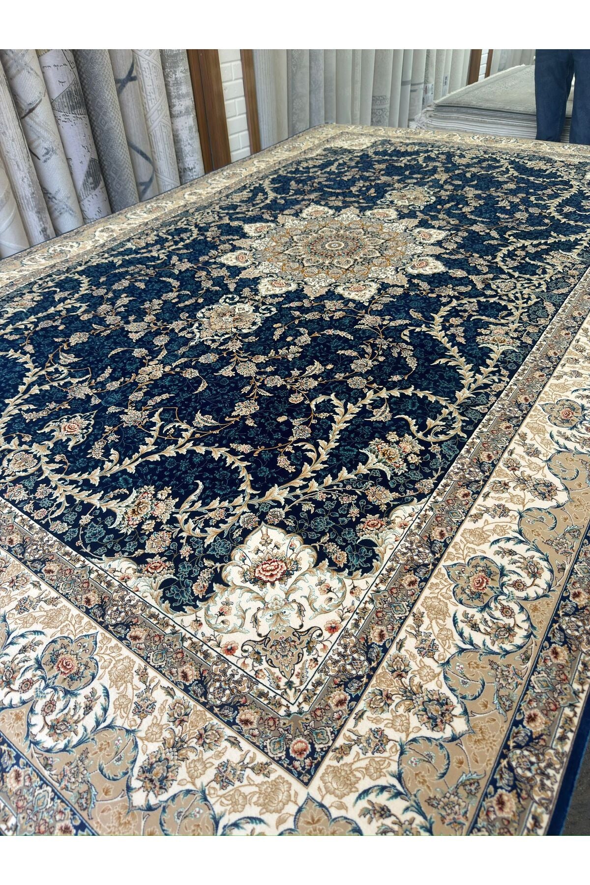 Silk Rug Hand-Woven Iranian 200x300 - MALLTURK