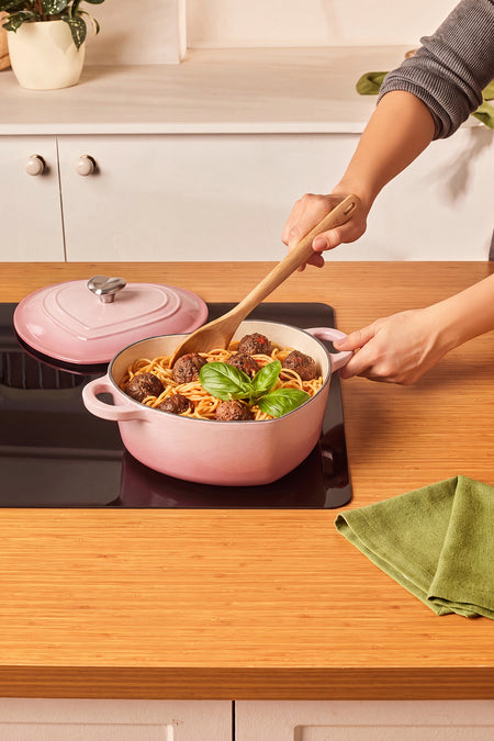 Karaca Love Demir Cast Emayeli Pot