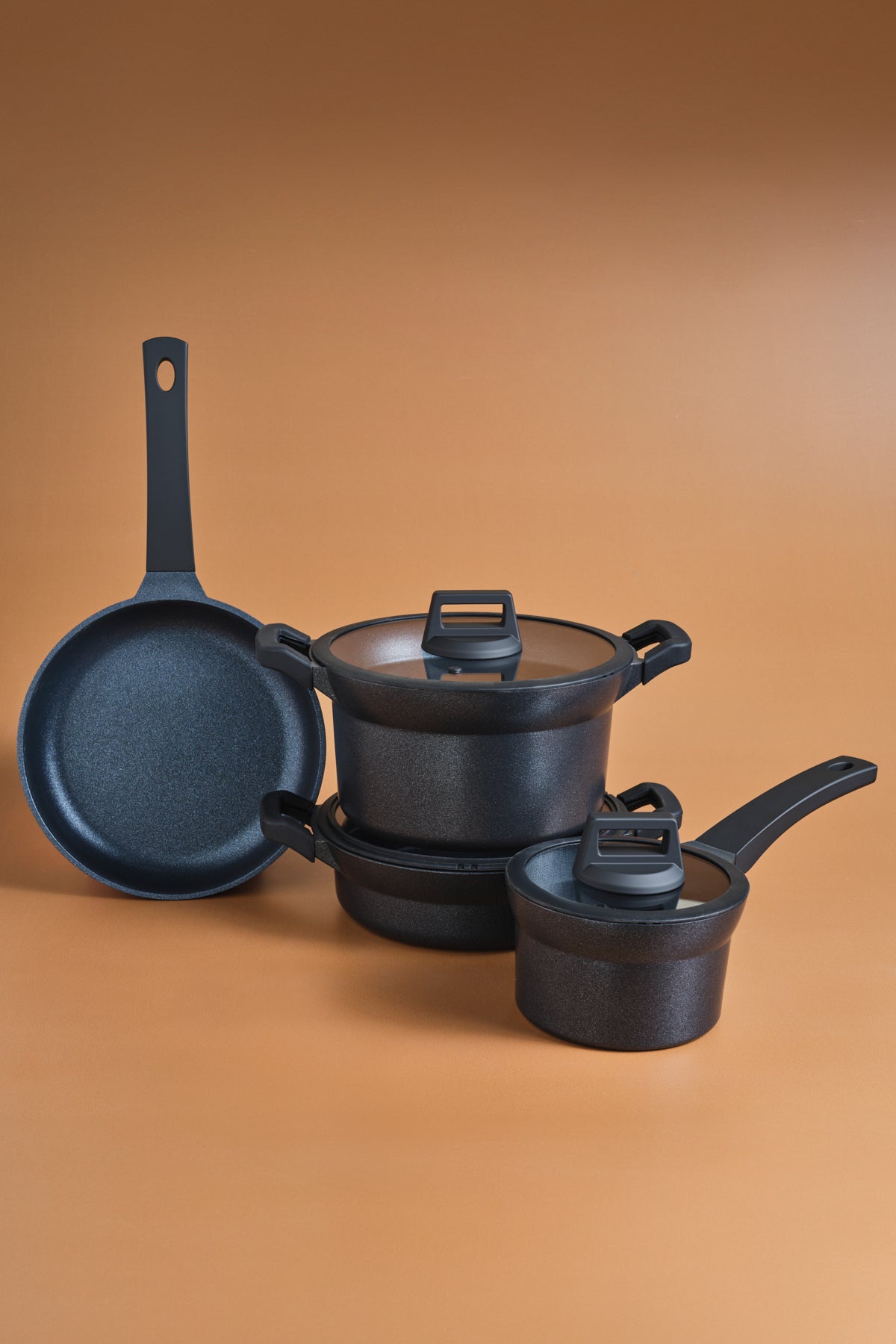 Karaca Biodiamond Riga Cast Induction Compatible Silikon Tutacak Hediyeli 7 Piece Cookware Set