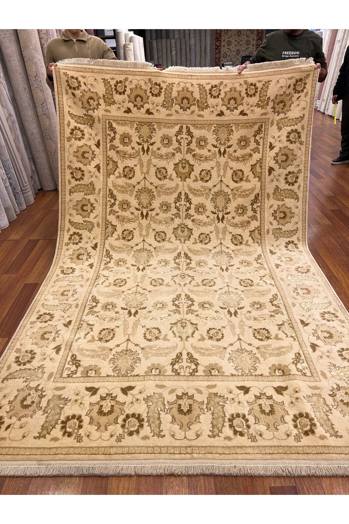 RD RAMAZAN DAG Hand Rug Art Hand-Woven Usak Rug Wool Blend Premium Quality Size 300x300 - MALLTURK