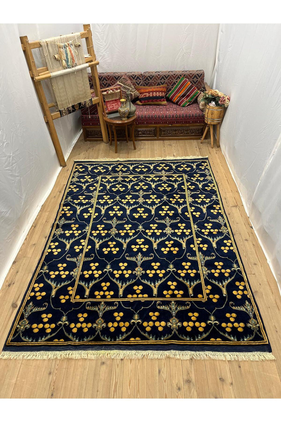 Sirvan Handwoven Antique Yoruk Rug - 184 x 252 - MALLTURK