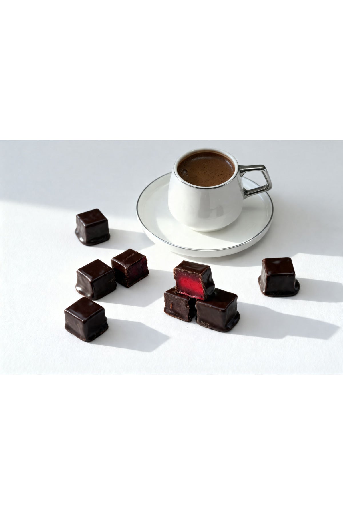 Leblebi Carsisi Pomegranate Flavored Flavored Chocolate Coated Cube Turkish Delight 250 g