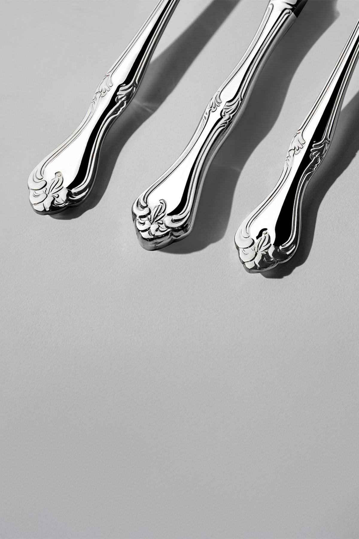 Nehir lalezar Plain 6 Place Setting 18 Piece Boxed Flatware Set - MALLTURK