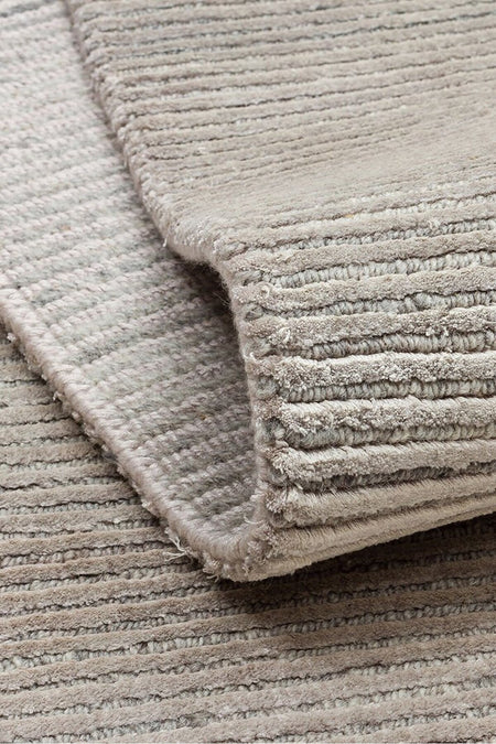 Vog Hali Siena Silver is a living room rug meticulously crafted using hand-weaving techniques, made from a natural bamboo and wool blend. - MALLTURK