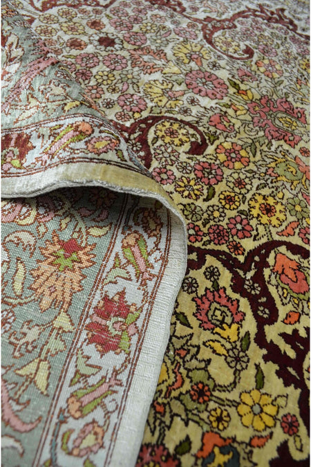 Handmade Pure Silk Hand-Woven Medallion Design Hereke Rug 106x164 cm (1.74 m2)