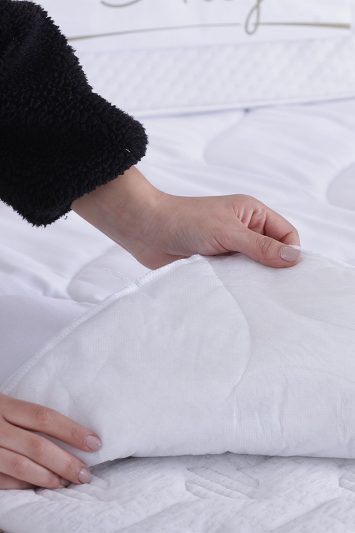 Britishome Bedding Quilted Fitted Mattress Protector - MALLTURK