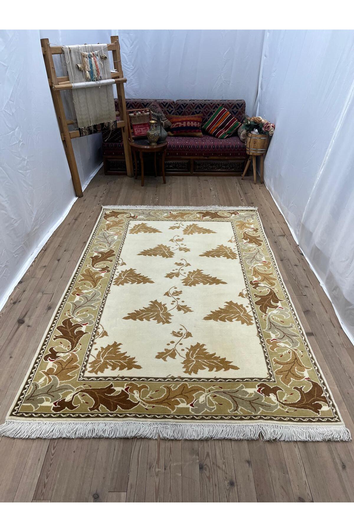 SIRVAN Rug Hand-Woven Turkish Usak Rug - 170x240