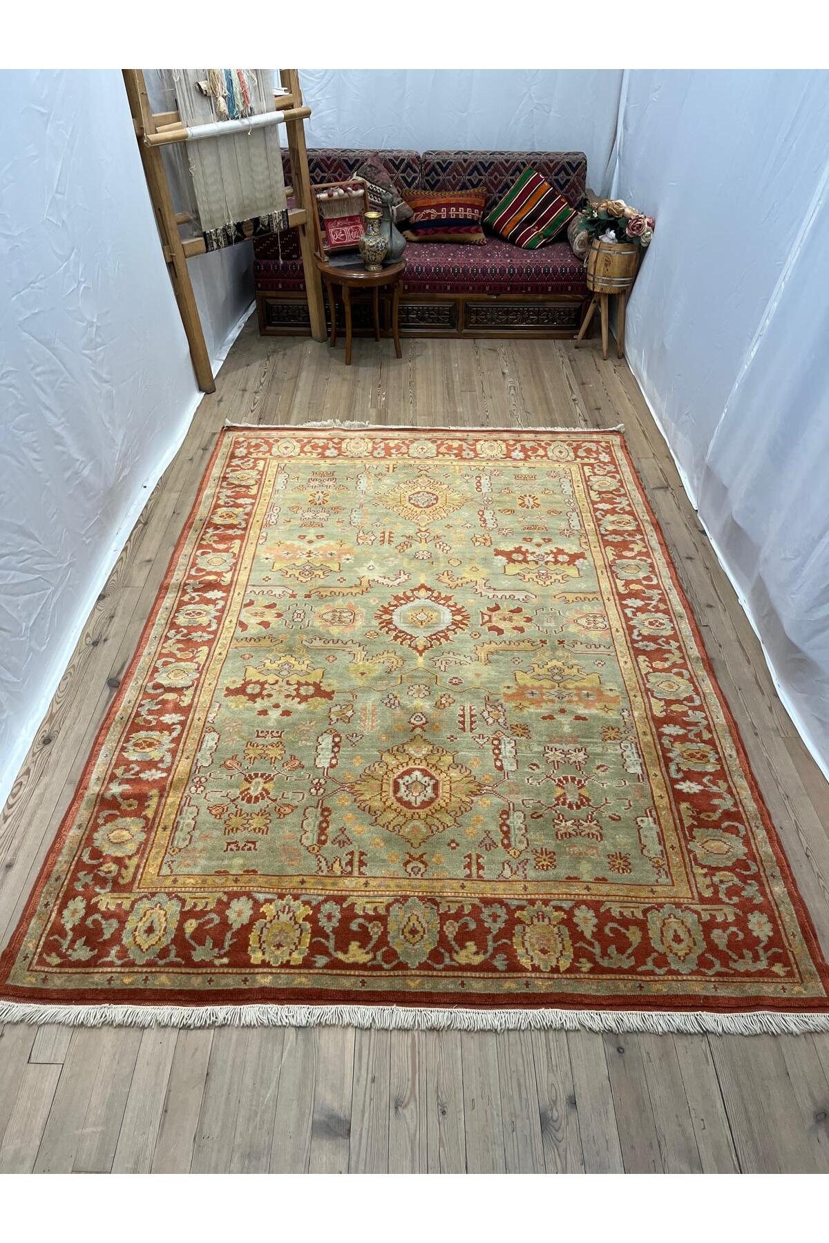 SIRVAN Rug Hand-Woven Turkish Usak Rug - 186x266 - MALLTURK