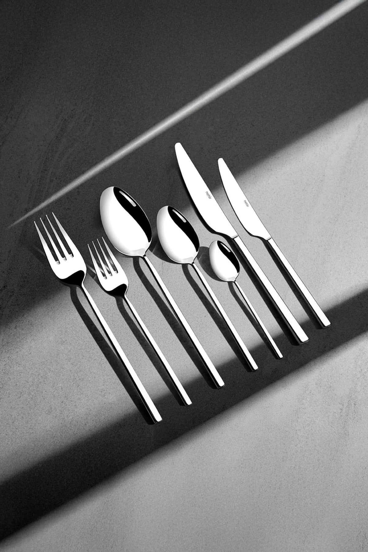 Nehir gloria Plain 12 Place Setting 84 Piece deri Boxed Flatware Set - MALLTURK