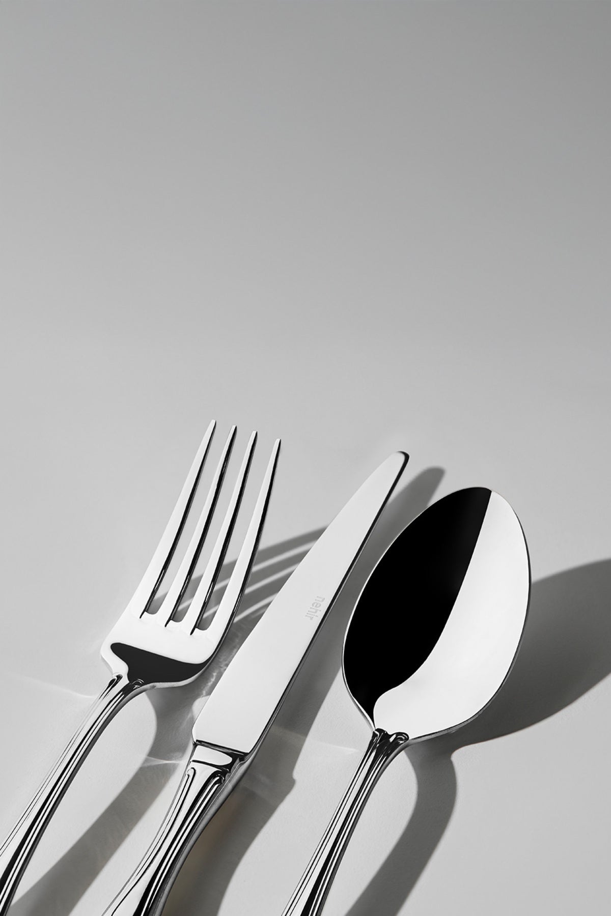 Nehir lalezar Plain 12 Place Setting 89 Piece deri Boxed Flatware Set - MALLTURK