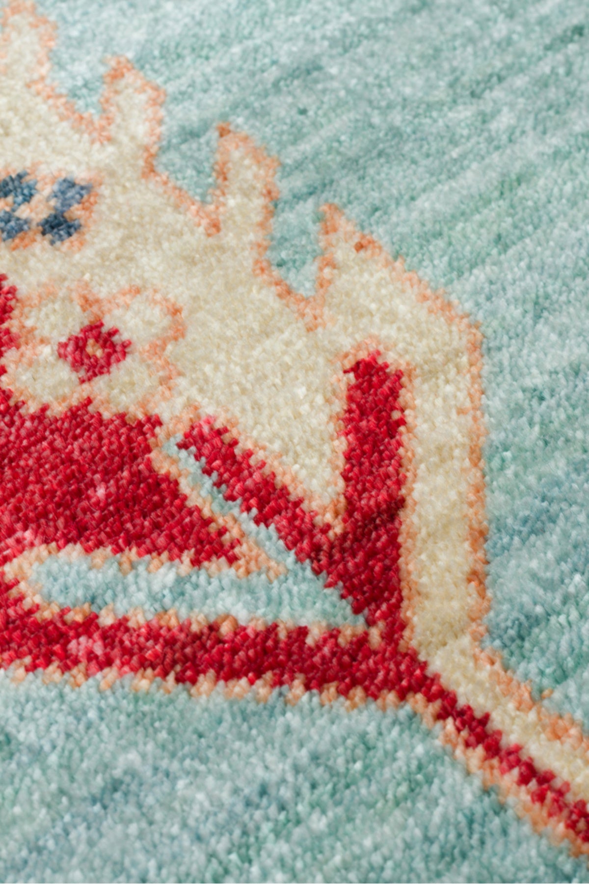 Nesem Hali Boutique EKOHali Zara ZR 22 Turquoise is a special loom rug shaped by the intensive handiwork of women from Usak. - MALLTURK