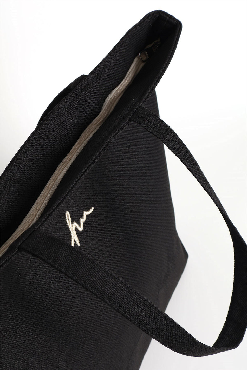 Hasema Signature Detailed Embroidered Zippered Linen Beach Bag, Black, Size 35 - MALLTURK