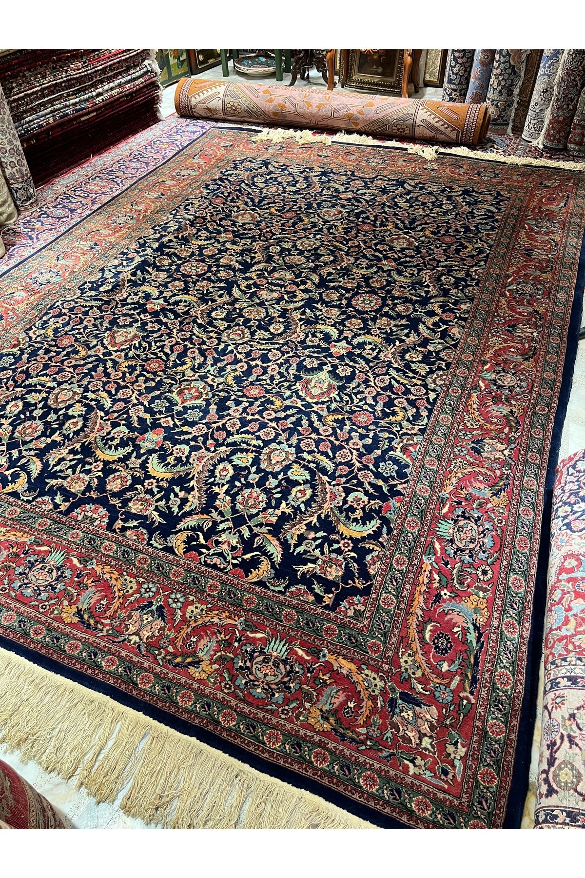 RD RAMAZAN DAG Hand Rug Art Hand-Woven Sivas Prison Workshop Hereke Rug Viyana Pattern Size 345x245 - MALLTURK