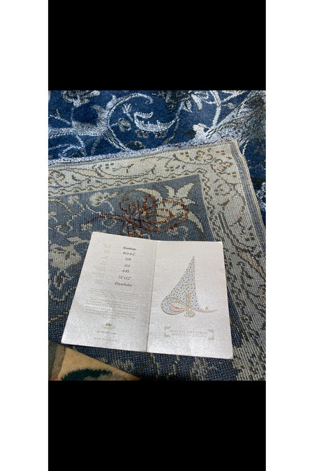 RD RAMAZAN DAG Hand Rug Art Hand-Woven Fine Rug Pera Tughra Silk Weave Kumkapi Design Size 313x219 - MALLTURK