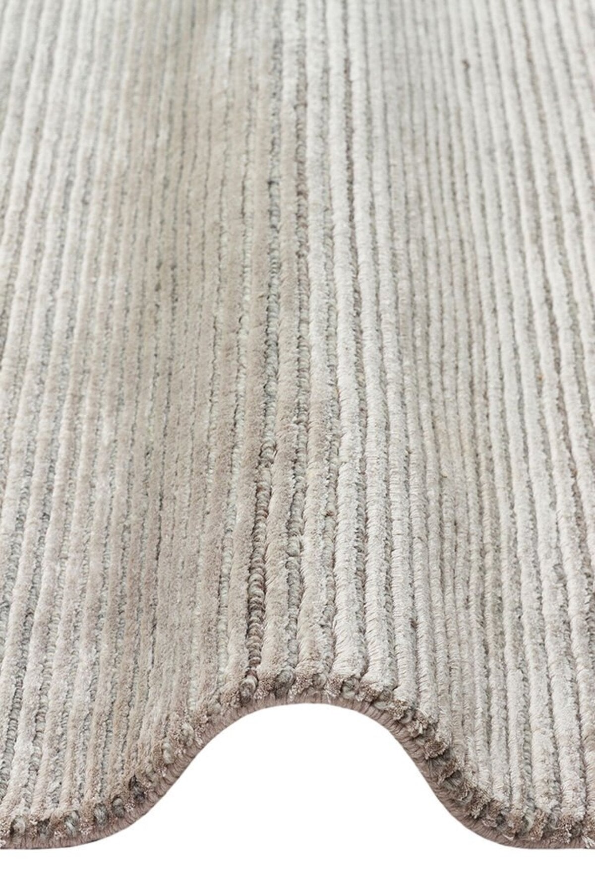 Vog Hali Siena Silver is a living room rug meticulously crafted using hand-weaving techniques, made from a natural bamboo and wool blend. - MALLTURK
