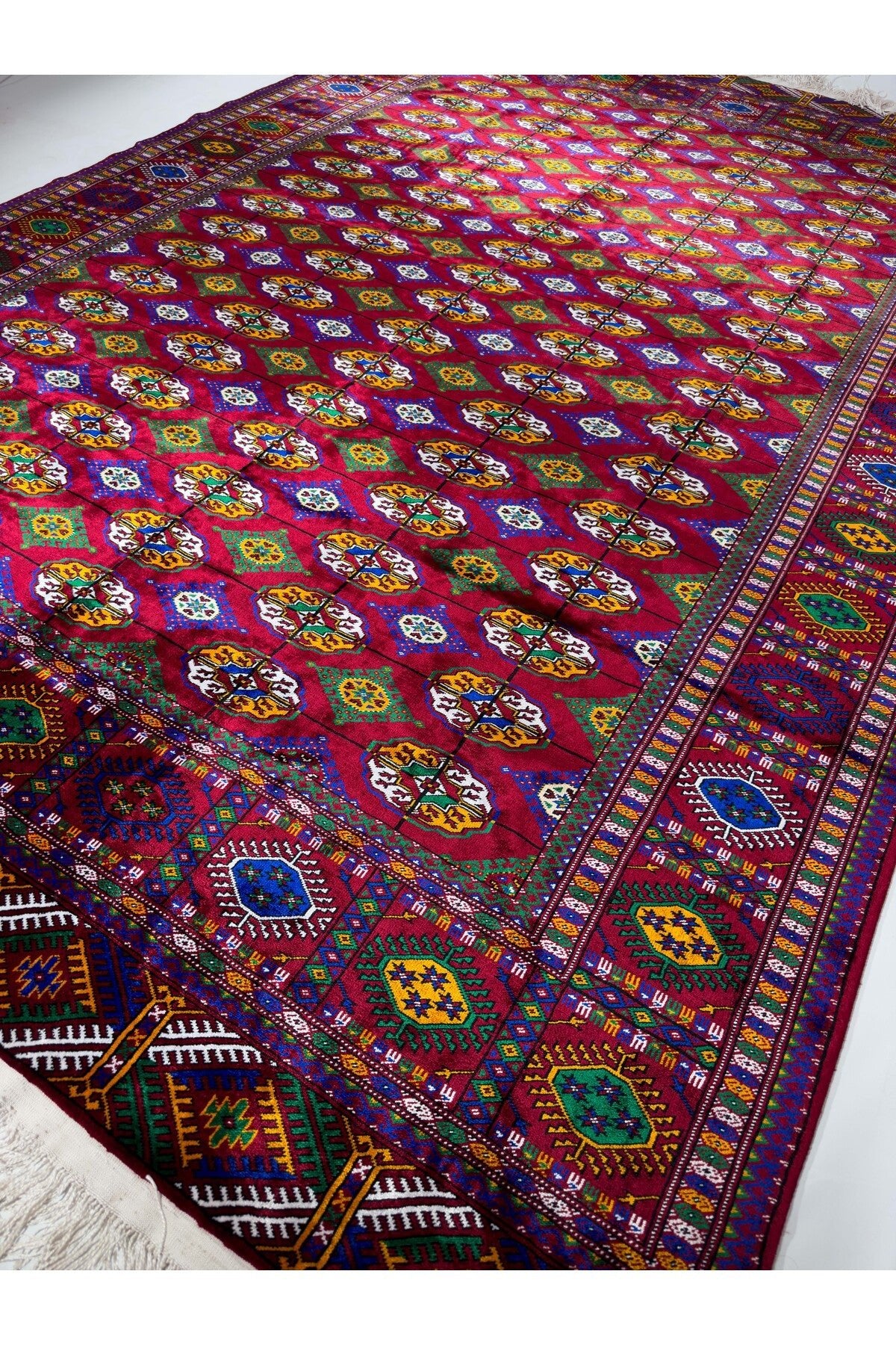 ADALI Hand-Woven Silk Turkmen Rug, Siki Dokumasiyla Ev Dekorasyonunuza Siklik Katin