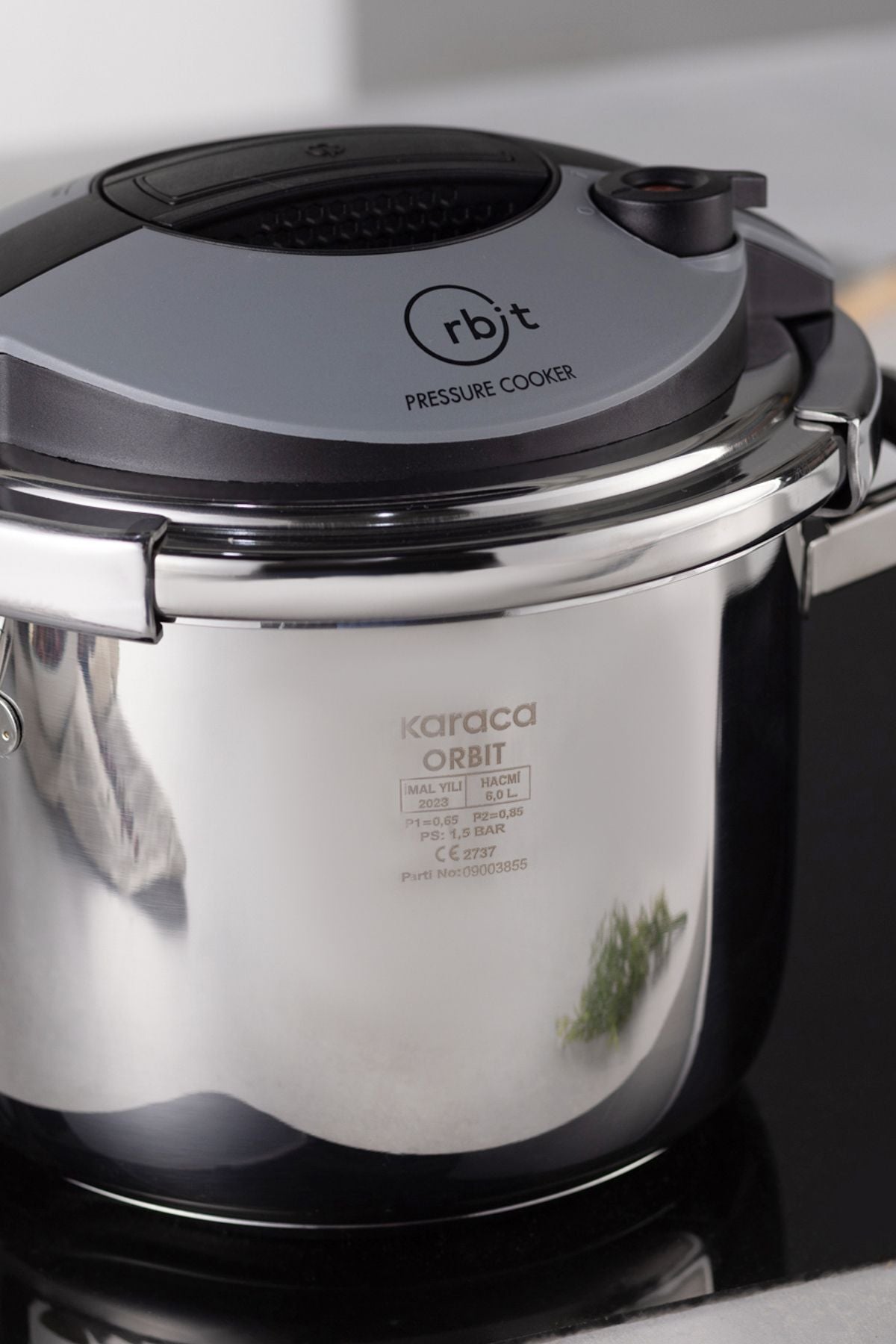 Karaca Orbit induction Base Pressure Cooker Set 6+8 L Black - MALLTURK