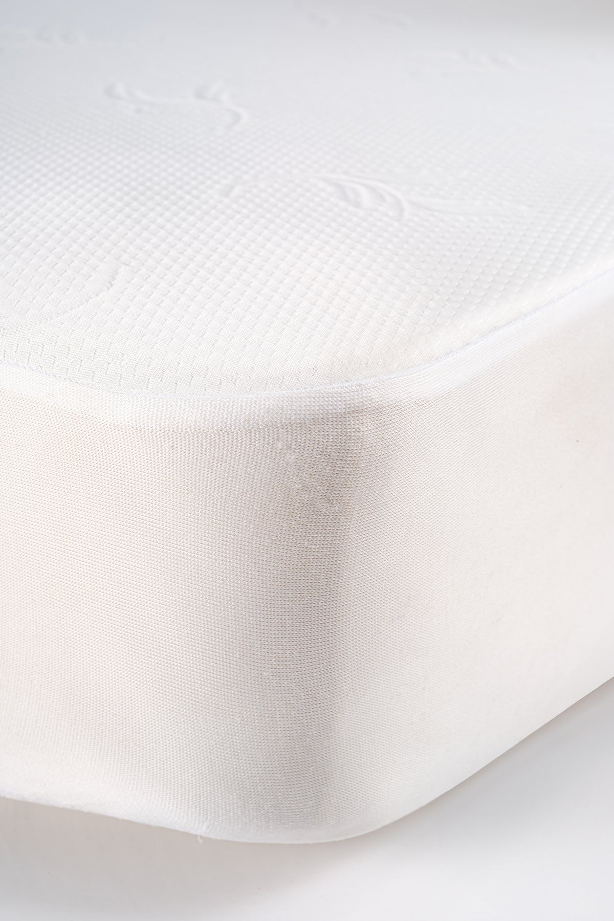 Limon Soft Waterproof Fitted Mattress Protector - MALLTURK