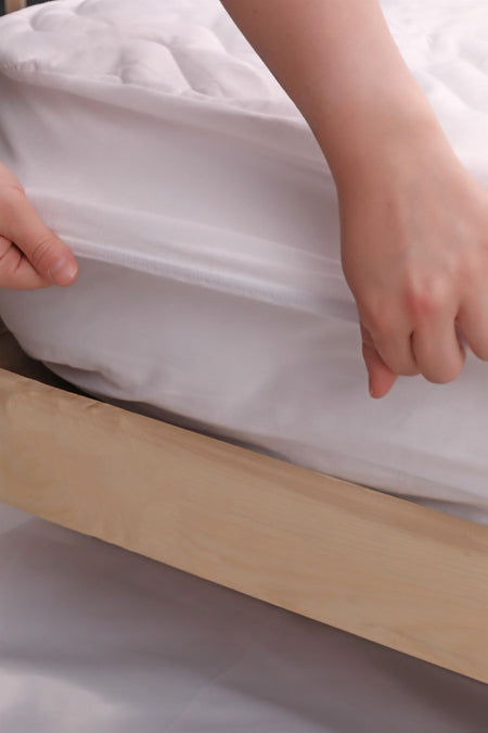 FAVORA Quilted Fitted Mattress Protector - MALLTURK
