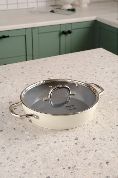 Karaca x Refika Swiss Crystal Kulplu 0 Yag Ile Nonstick Saute Pan Creamy - MALLTURK
