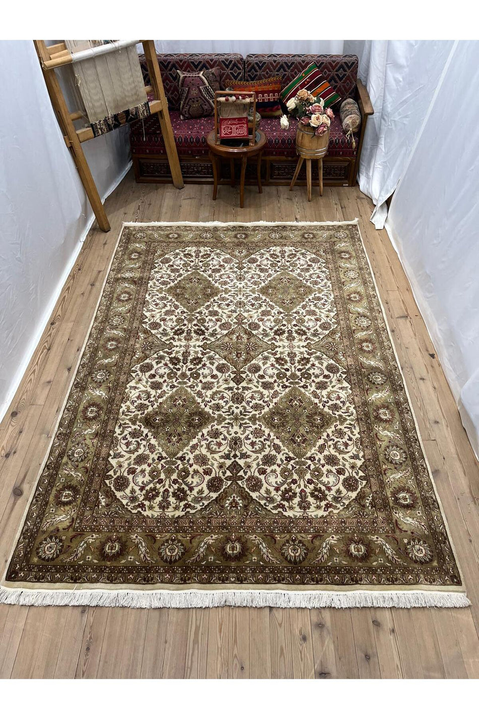 SIRVAN Rug Hand-Woven Usak Rug - 270 x 183 - MALLTURK