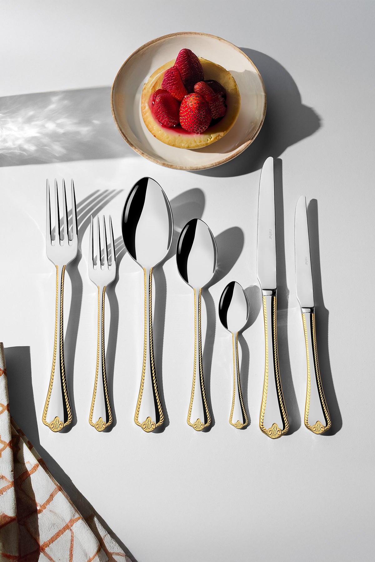 Nehir fulya altin Plain 12 Place Setting 89 Piece Boxed Flatware Set - MALLTURK