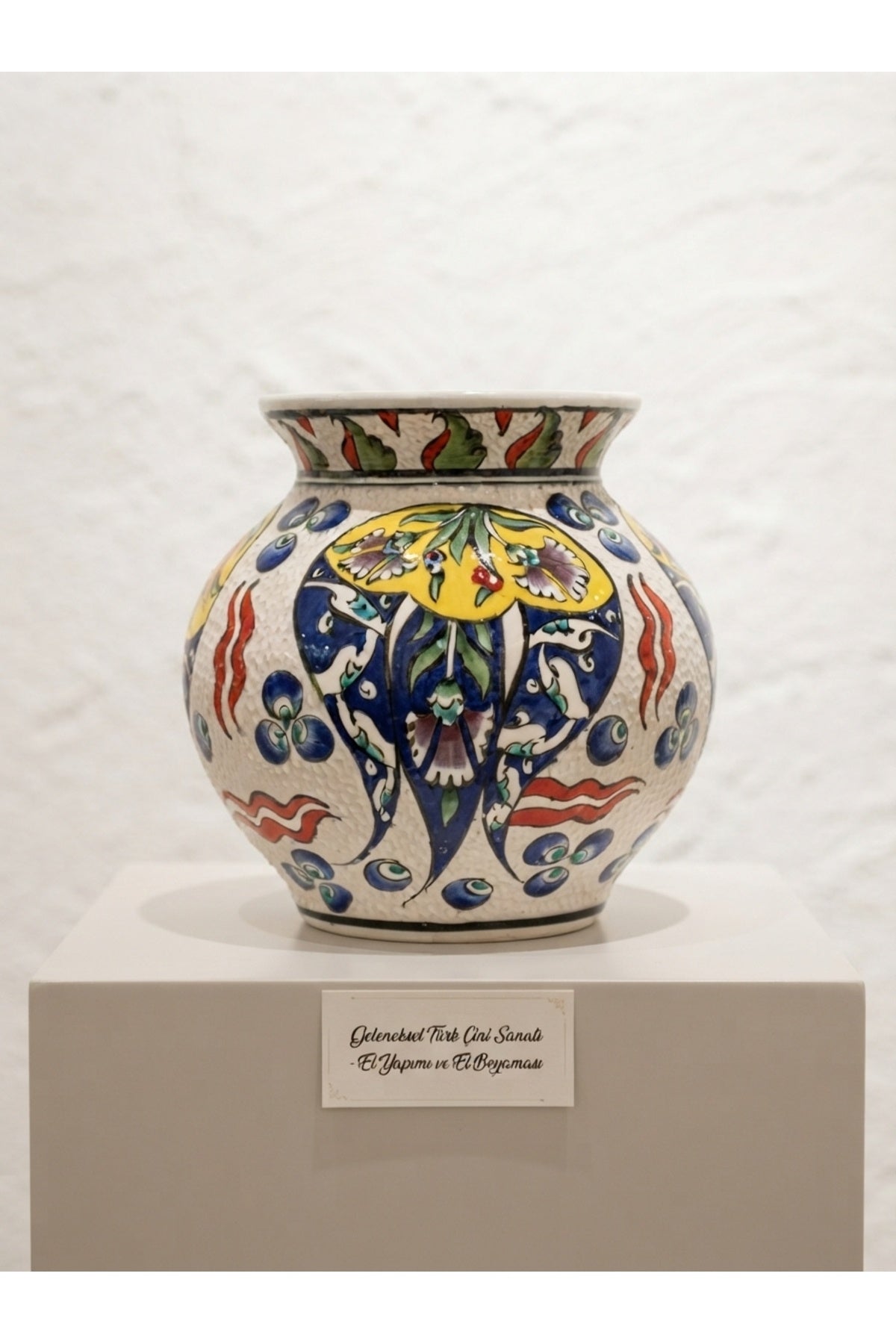 General Brands The Aesthetics of Traditional Art: An Authentic Touch to Your Home with a Handmade Ceramic Vase! - MALLTURK
