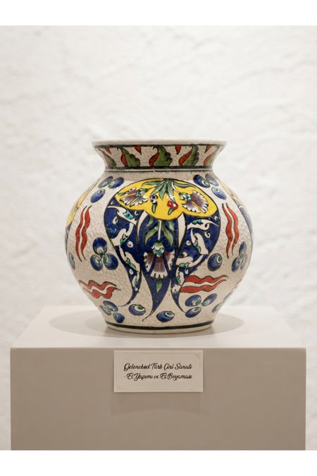 General Brands The Aesthetics of Traditional Art: An Authentic Touch to Your Home with a Handmade Ceramic Vase! - MALLTURK