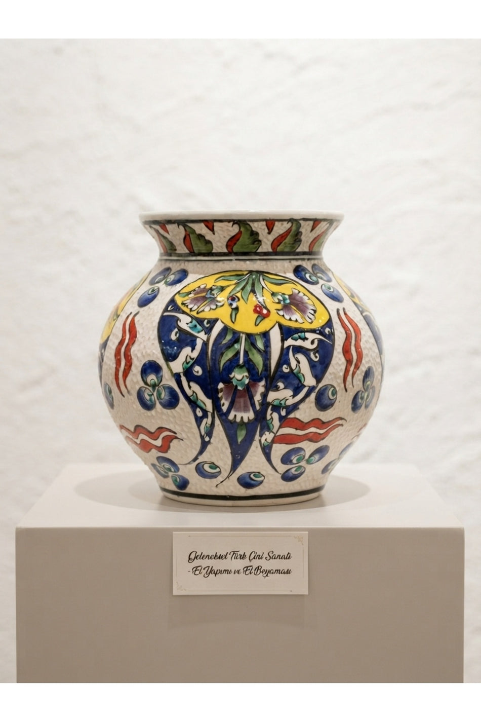 General Brands The Aesthetics of Traditional Art: An Authentic Touch to Your Home with a Handmade Ceramic Vase! - MALLTURK
